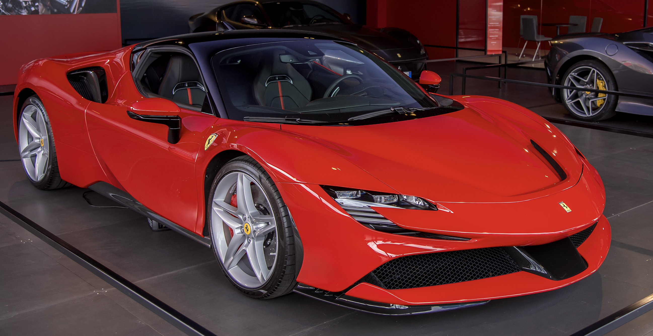 Ferrari SF90 Stradale merah